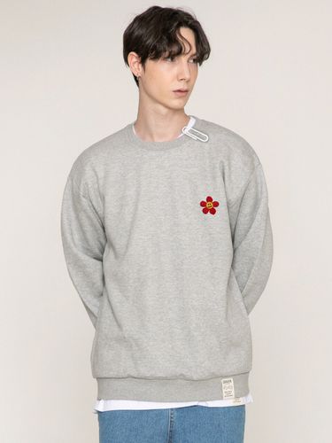 Red Flower Smile Embroidery Sweat Shirt_Grey - GRAVER - Modalova