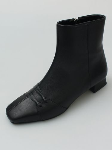 Inner Comb Boots _ Black - KERRIJADE - Modalova