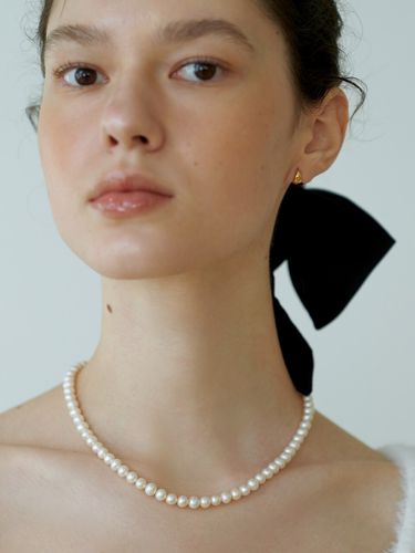 Classic Natural Pearl Necklace - LOVE ME MONSTER - Modalova