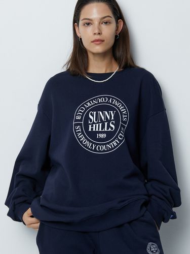 Sunny Hills Logo Sweatshirt _ Navy - STAFFONLY - Modalova