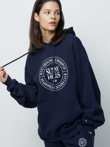 Sunny Hills Logo Hoodie _ Navy - STAFFONLY - Modalova