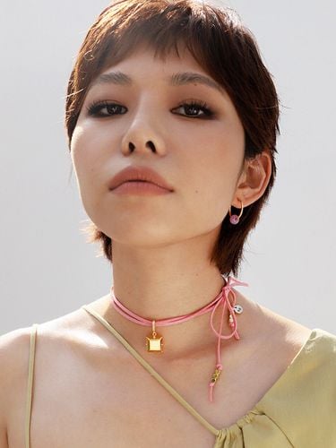 Pink Liquor Strap Choker Necklace - August Harmony - Modalova