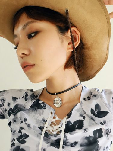 Cowboy Hat Leather Choker - August Harmony - Modalova