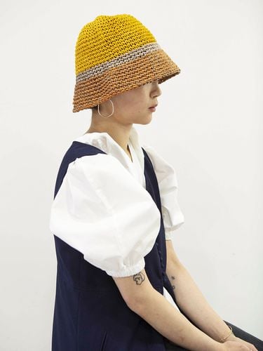 Blocked Bucket Hat - Mustard - MISU A BARBE - Modalova