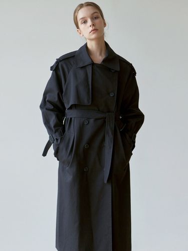 Raglan Double Trench Coat (Black) - YAN13 - Modalova