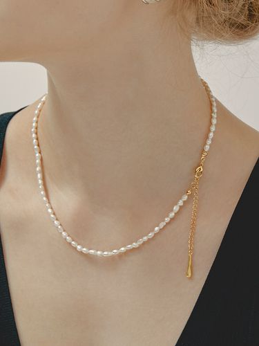 Essential Oval Pearl Necklace - Hei - Modalova