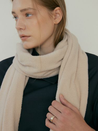 Plain Solid Muffler_Beige - Saint Luxure - Modalova