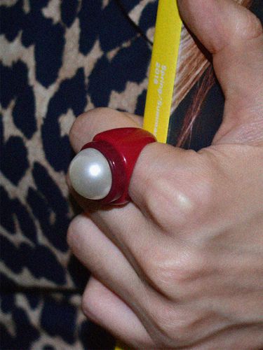 Pearl Oyster Ring (Chilli) - usite - Modalova