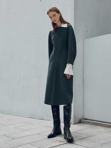 Solid Round Neck Wool Dress_2 Colors (VWOPLK01000) - NUVO.10 - Modalova