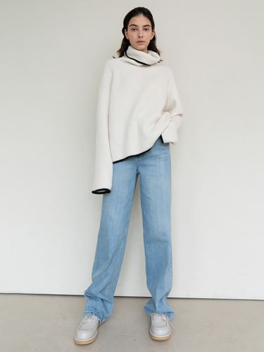 Line Turtleneck Knit - AVA MOLLI - Modalova