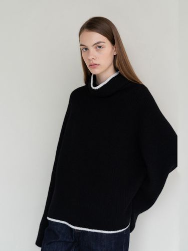 Line Turtleneck Knit (Black) - AVA MOLLI - Modalova