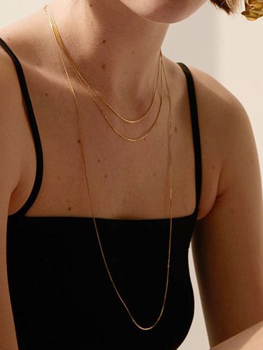 Wavy Line Necklace - OOZE - Modalova