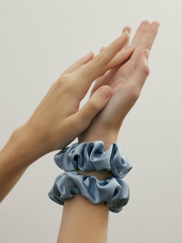 Silk Scrunchie (S) - Blue Fog - AVVINA PELLE - Modalova