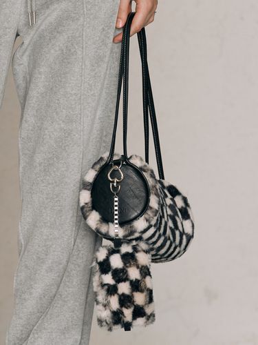 Eco Fur Barrel Bag_Checkerboard - LEUNI - Modalova