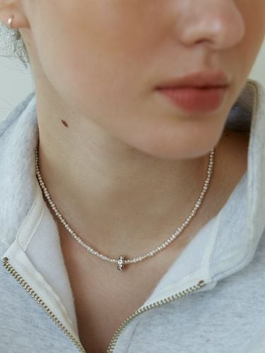 Light Natural Pearl N Cubic Necklace - LOVE ME MONSTER - Modalova