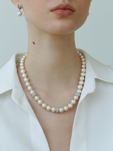 Graceful Pearl Necklace - LOVE ME MONSTER - Modalova