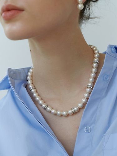 Bold Iconiq Pearl Necklace - LOVE ME MONSTER - Modalova