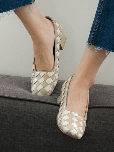 BENNETT MID HEEL beige - HYOON - Modalova