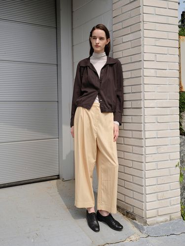 Button Point Pin Tuck Pants - LINE STUDIO ONE - Modalova