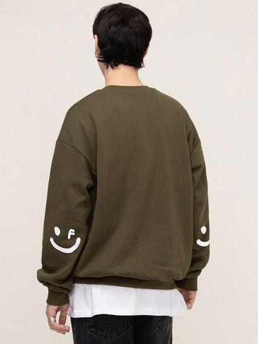 Unisex] Elbow Smile Drawing Sweatshirt _ Khaki - GRAVER - Modalova