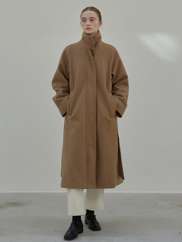 Wide Collar Long Coat (Beige) - NICK&NICOLE - Modalova