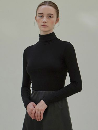 Soft Turtleneck Knit Top (Black) - NICK&NICOLE - Modalova