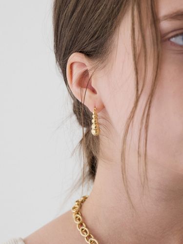 Ball hoop one touch earrings ver.1 - L U I R E - Modalova