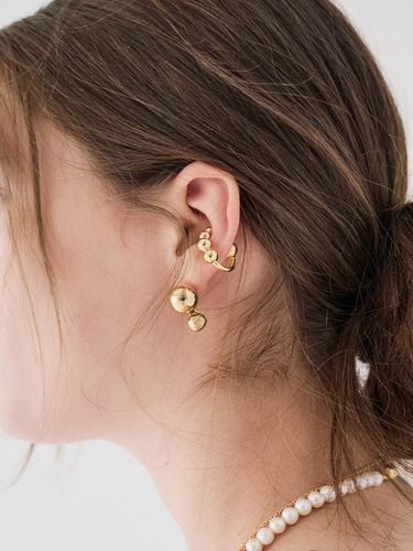 Dangle ball earrings ver.2 - L U I R E - Modalova