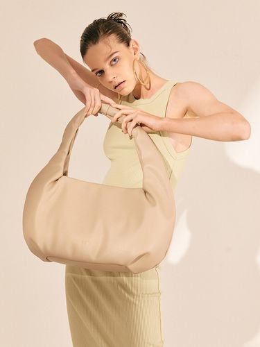 Curve Shoulder Bag (Taupe Beige) - BBYB - Modalova