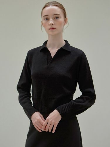 Open Collar Loose Knit Top (Black) - NICK&NICOLE - Modalova