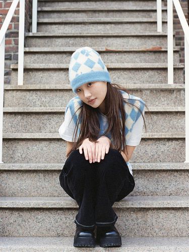 FLORAL ARGYLE KNIT BEANIE _ - oneninenineone - Modalova