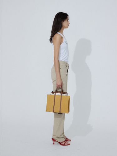 New Vase Tote Bag (M) - Mustard - DeMAKER - Modalova