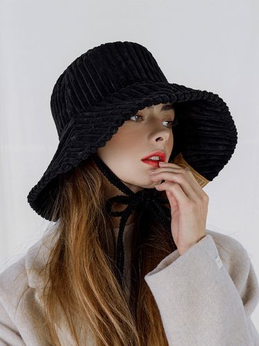 Madeleine Wide String Bucket Hat - 3 Colors - WHITE SANDS - Modalova