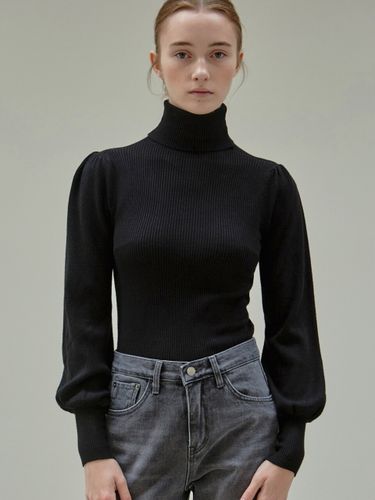 Turtleneck Volume Sleeve Knit Top () - NICK&NICOLE - Modalova