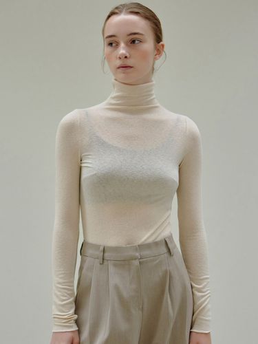 Turtleneck Slim Knit Top () - NICK&NICOLE - Modalova