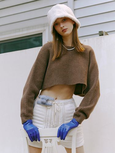 Round Crop Knit Top (Brown) - ETMON - Modalova