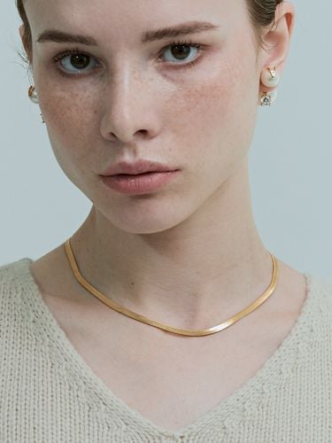 Short Herringbone Chain Necklace_Gold - viollina - Modalova