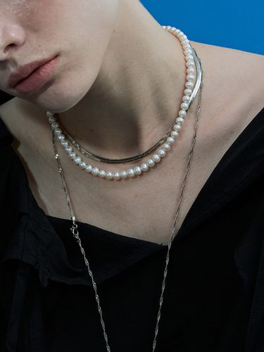 Pearl n Chain Necklace_Silver - viollina - Modalova