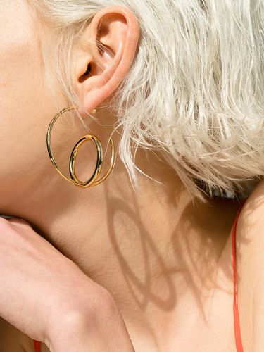 Crossed Round Hoop earring_Gold - viollina - Modalova