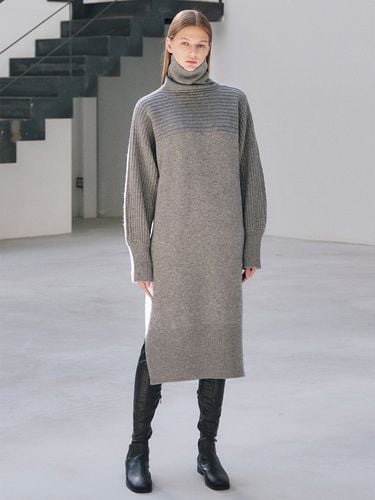 Roomy Turtleneck Dress_Melange Grey - NILBY P - Modalova