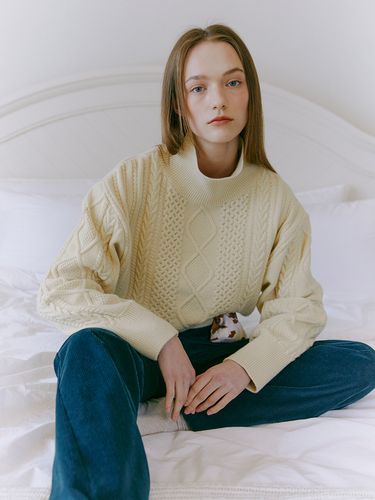 Turtleneck Cable Knit Top (Butter) - ETMON - Modalova