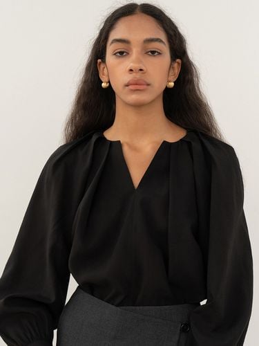 Scabra Blouse_Black - KINDERSALMON - Modalova