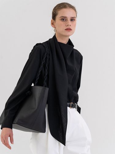 Draped Scarf Blouse_Black - KINDERSALMON - Modalova