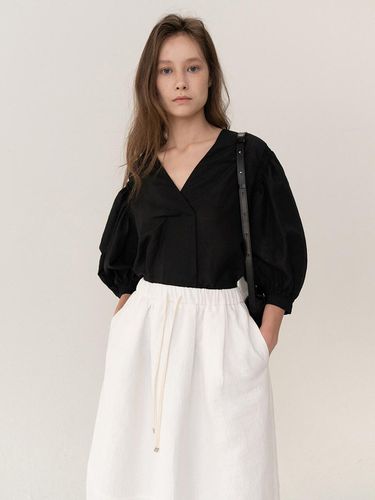 ESSENTIAL Balloon Blouse Black - KINDERSALMON - Modalova