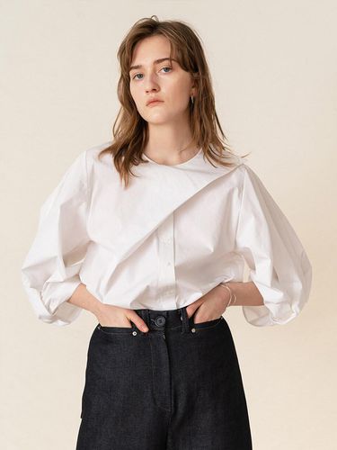 Twist Volume Sleeve Blouse White - KINDERSALMON - Modalova