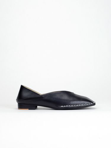 Nika Flat Shoes - Black - SCOMBER - Modalova