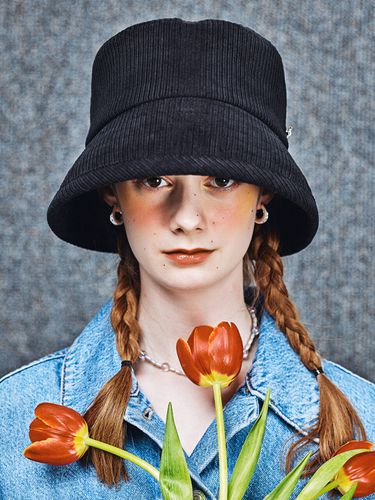 BASIC CORDUROY BUCKET HAT - BLACK - ELKE BLOEM - Modalova