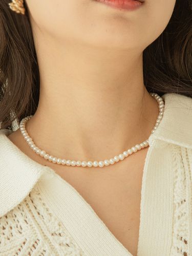 Classic Round Pearl Necklace - Primaute - Modalova