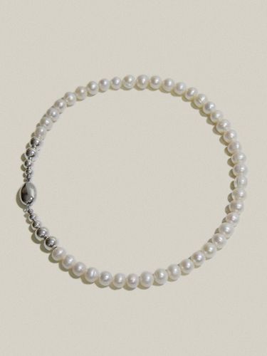 Classy Lock Pearl Necklace - partez - Modalova