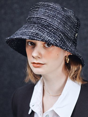 TWEED BUCKET HAT - BLACK - ELKE BLOEM - Modalova